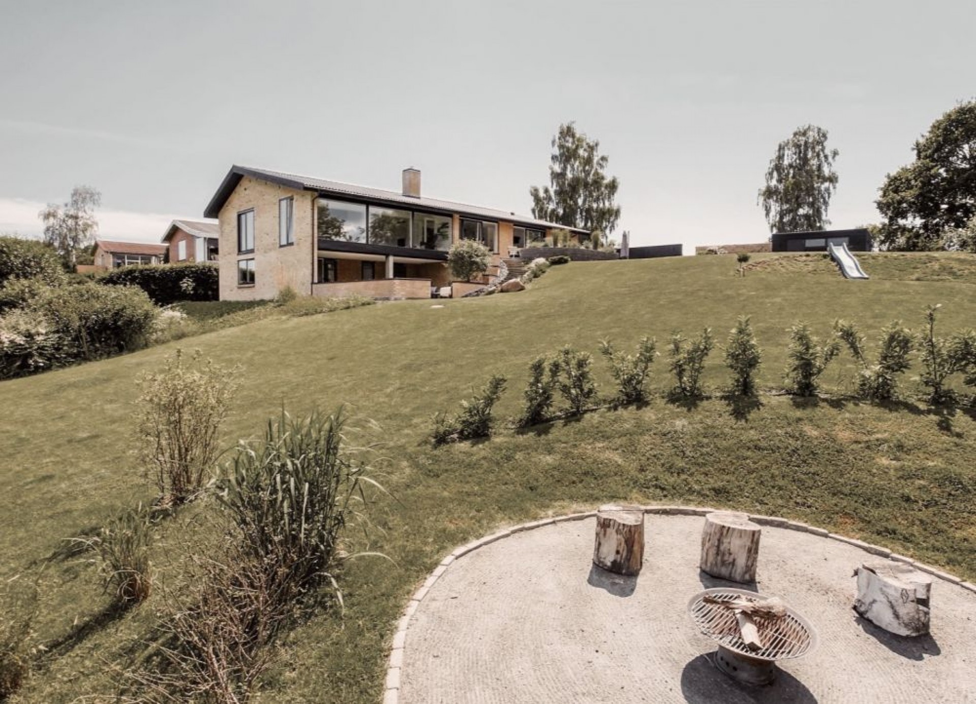 Villa Solbakkevej Gul murstens hus i halvanden plan